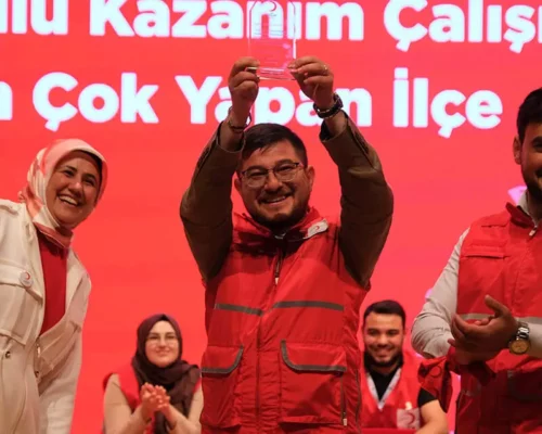 Ali Uğur Aktepe’nin Kızılay Liderliğiyle Gelen Çifte Ödül