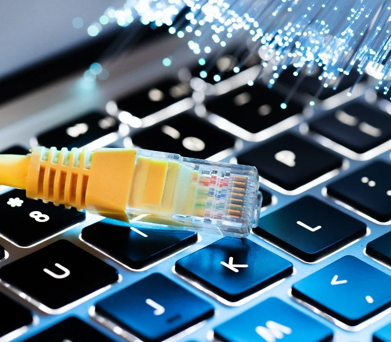 Ali Uğur Aktepe, hızlı internet çözümleri, güvenli internet altyapısı, işletmeler için internet, kurumsal internet güvenliği, fiber internet, yedekli bağlantı, veri güvenliği, iş sürekliliği