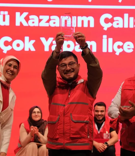 Ali Uğur Aktepe, Yapay Zeka ve Teknoloji Uzmanı, Ali Uğur Aktepe Kimdir, Ali Uğur Aktepe Haberleri, Kızılay, Türk Kızılay, ZNA Teknoloji, İş İnsanı, İş Adamı