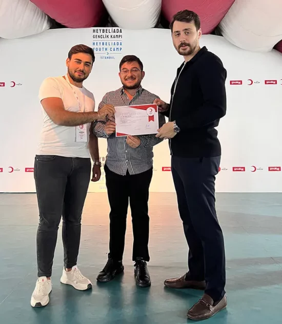 Ali Uğur Aktepe, Yapay Zeka ve Teknoloji Uzmanı, Ali Uğur Aktepe Kimdir, Ali Uğur Aktepe Haberleri, Kızılay, Türk Kızılay, ZNA Teknoloji, İş İnsanı, İş Adamı